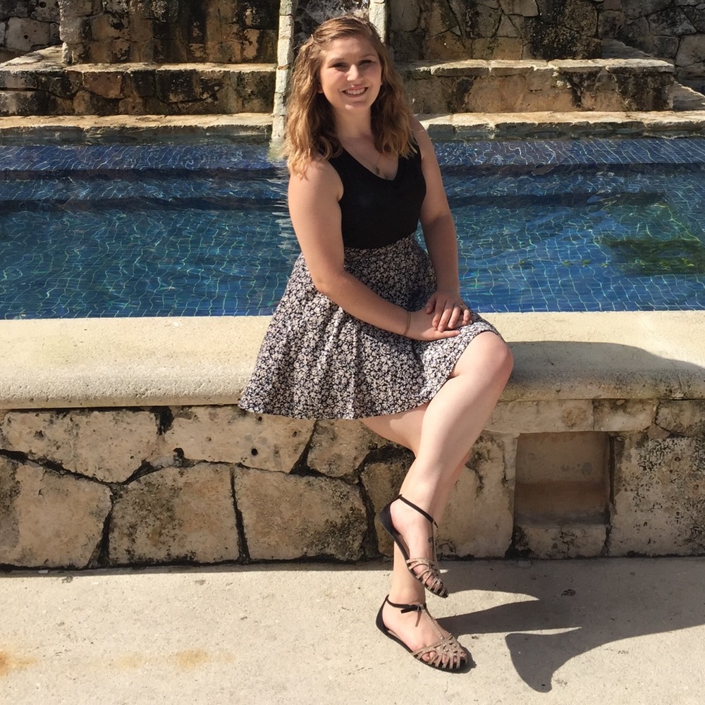 Lrg Hollister skirt